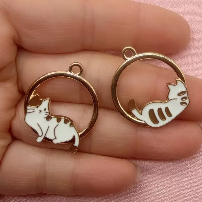 10 Stück Legierung Tropföl-Accessoires, niedliche Cartoon-Tier schlafende faule Katze, DIY Gold Ohrringe Armband Anhänger