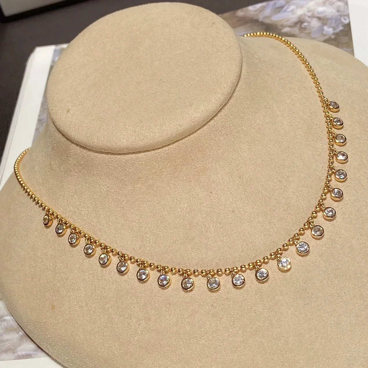 InsRetro-Halskette mit Diamant-Fransen, runde Perlenkette, exquisite Kragenkette, einzigartiges Design, Damenschmuck. – Detail 3