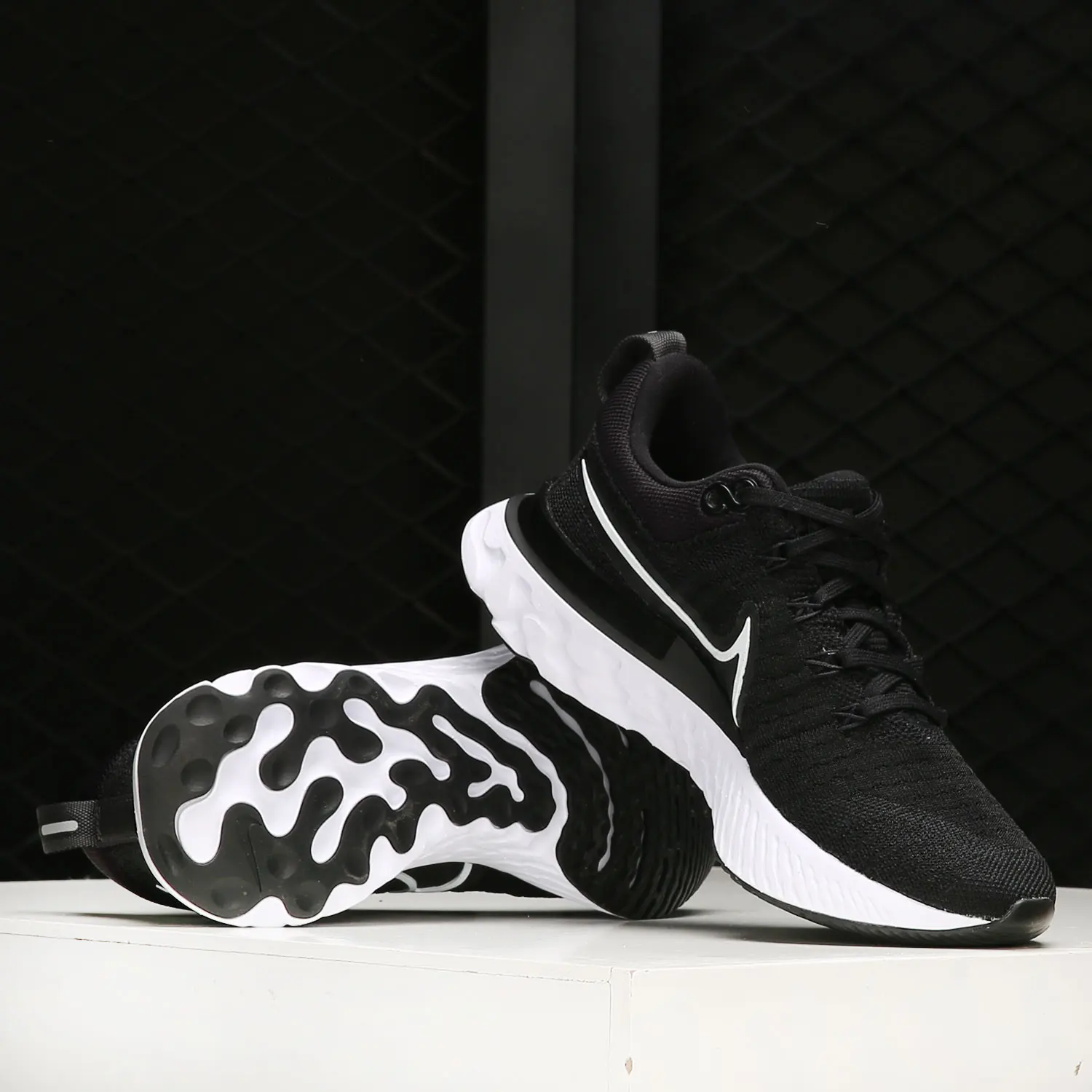 

Женские кроссовки Nike React с дышащей мягкой подкладкой CT2423-002