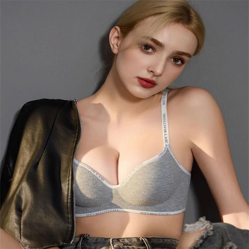 Spring and summer seamless, wire-free soft support anti-sagging and side breast reduction letter bra.