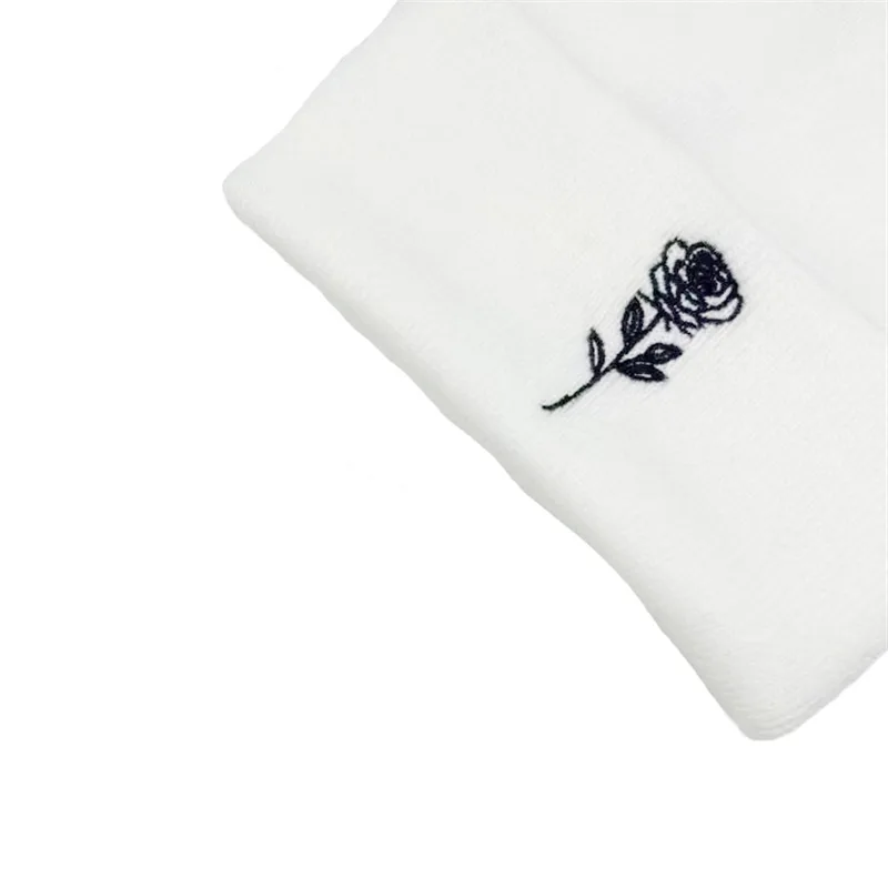 زوجين روز زهرة متماسكة قبعة التطريز تصميم للجنسين الشتاء الدفء قبعة الرجال قبعة أنيقة على الموضة الأبيض قبعة متماسكة الملحقات