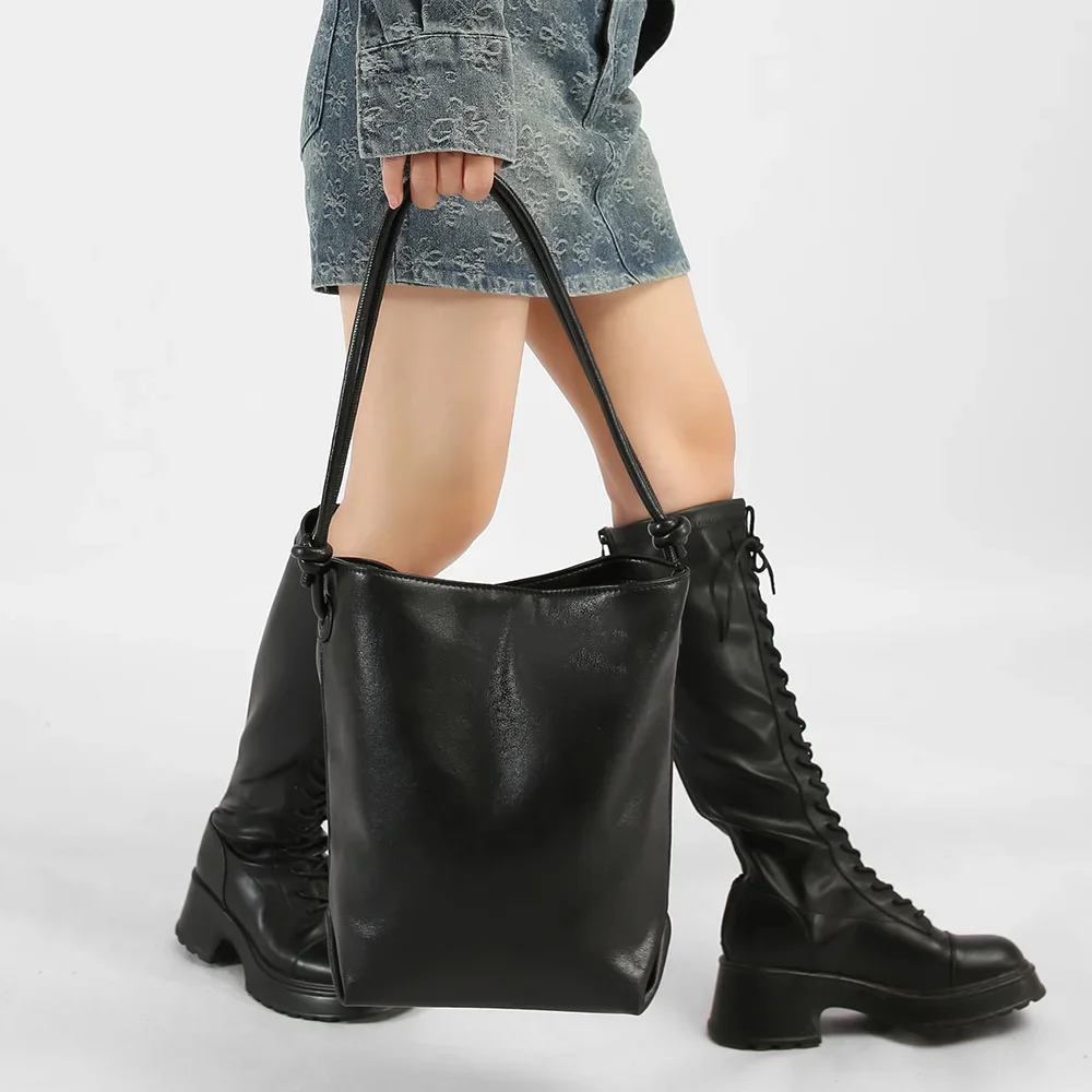 

Stylish High-End Minimalist Vintage Leather Crossbody Bag for Women with Large Capacity and Trendy Letter Logo Design