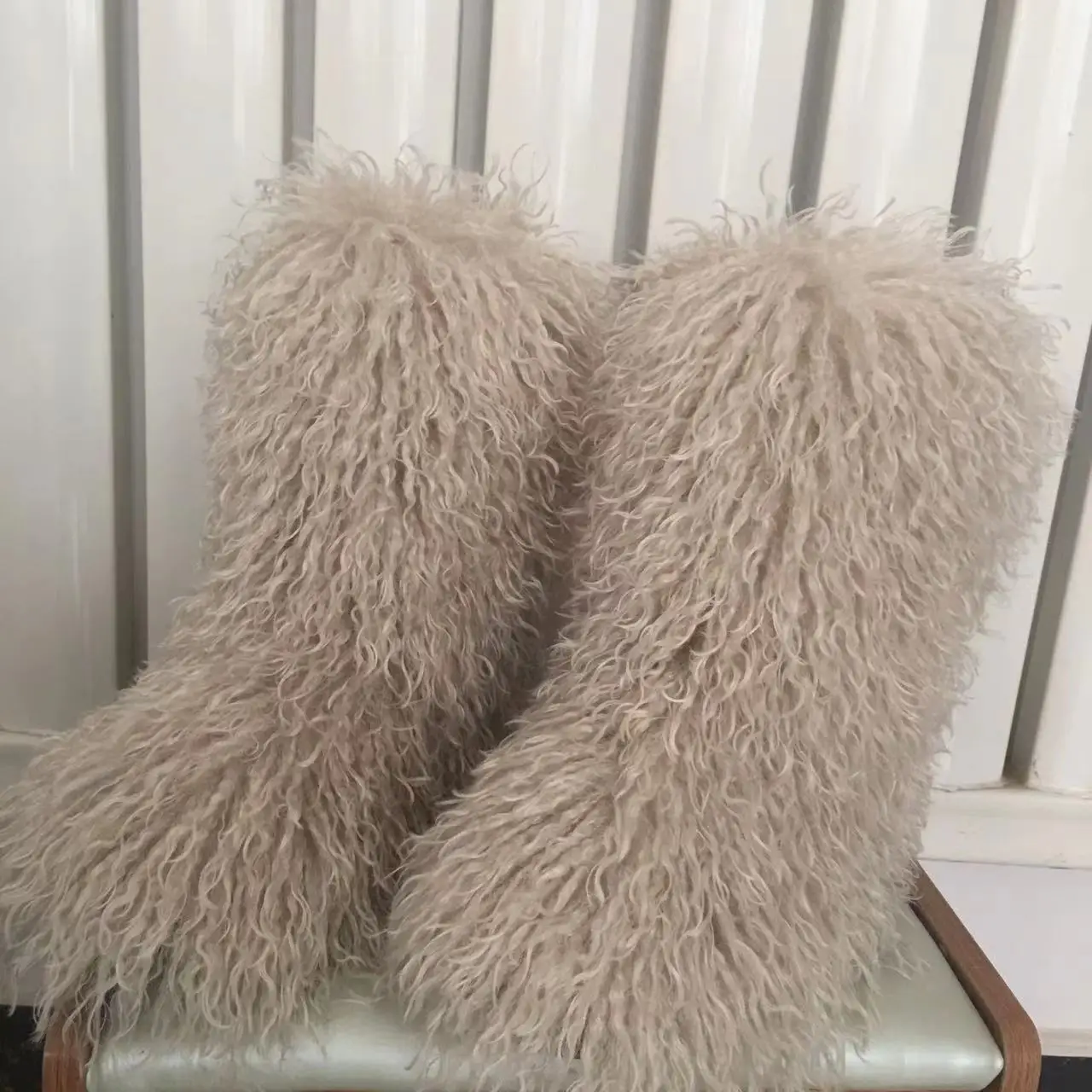 

2022 Women Winter Snow Boots Outdoor Faux Wool Boots Luxury Furry Curly Fur Boots Woman Plush Warm Platform Shoes Large Size 46