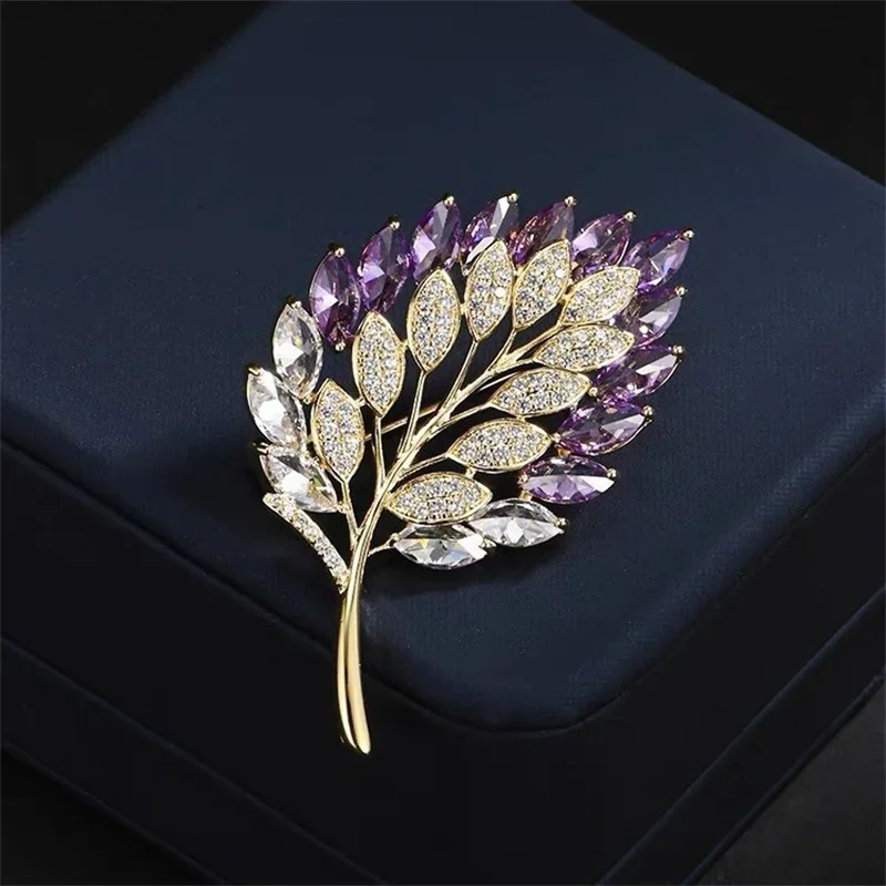 Broche feuilles chics pour hommes et femmes, 1 pièce, broches de plantes de luxe, bijoux incrustés de Zircon, accessoires tendance, cadeaux de fête, tendance 2024