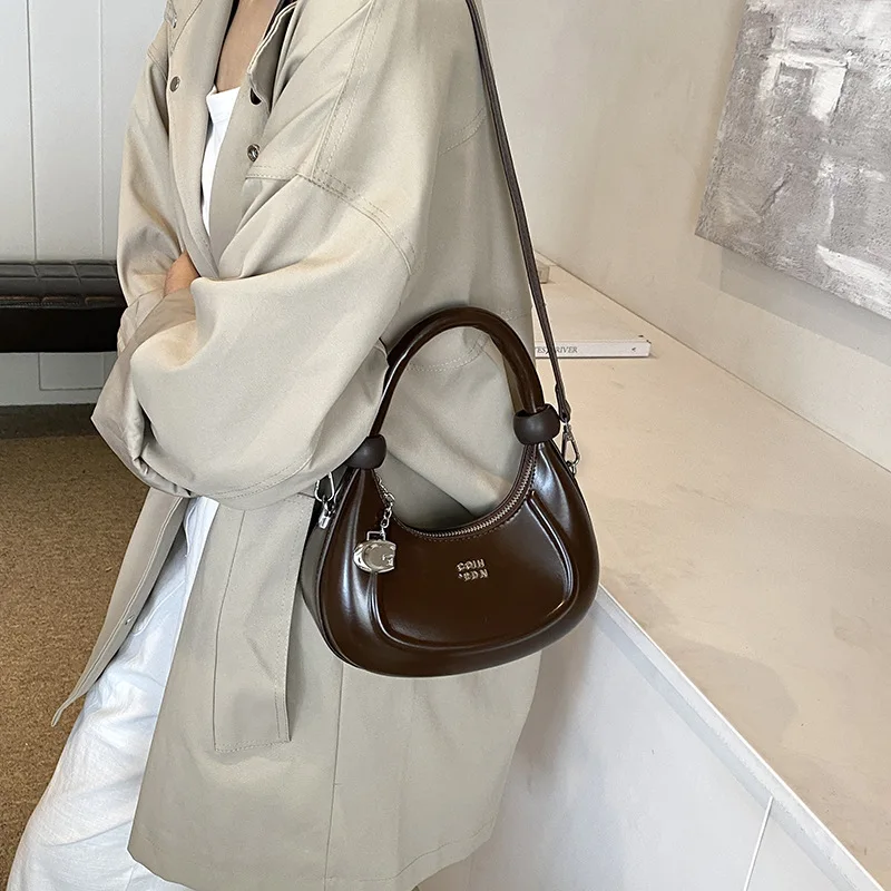 حقيبة أنيقة نصف قمر الراقية للجلد ريترو الهلال الحد الأدنى أنيقة تحت الإبط محفظة عصرية الكتف وحقيبة كروسبودي