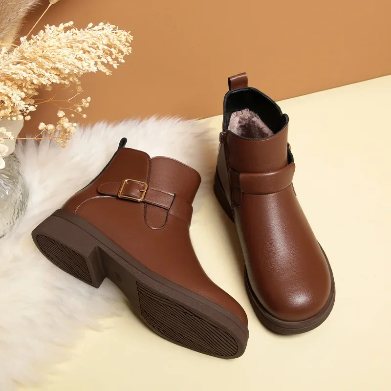 موضة مريحة أحذية من الجلد الناعم المرأة أحذية الشتاء 2026 كعب مربع دافئ قصير الفراء أفخم حذاء من الجلد لمكتب أمي #4