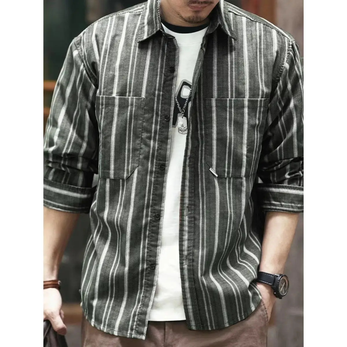 

Autumn New Men's Thiened Corduroy Long Sve irt Retro Plaid Jaet Outerwear Youth Trend Stand Fit Four Seasons Univ...
