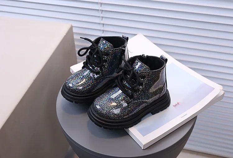 2026 Neue Winter-Kurzstiefel für Mädchen, Kinderstiefel im britischen Stil, weiche Sohle, leichte Stiefel, knöchelhoch, Unisex-Jungenstiefel, Größe 21-30 – Detail 4