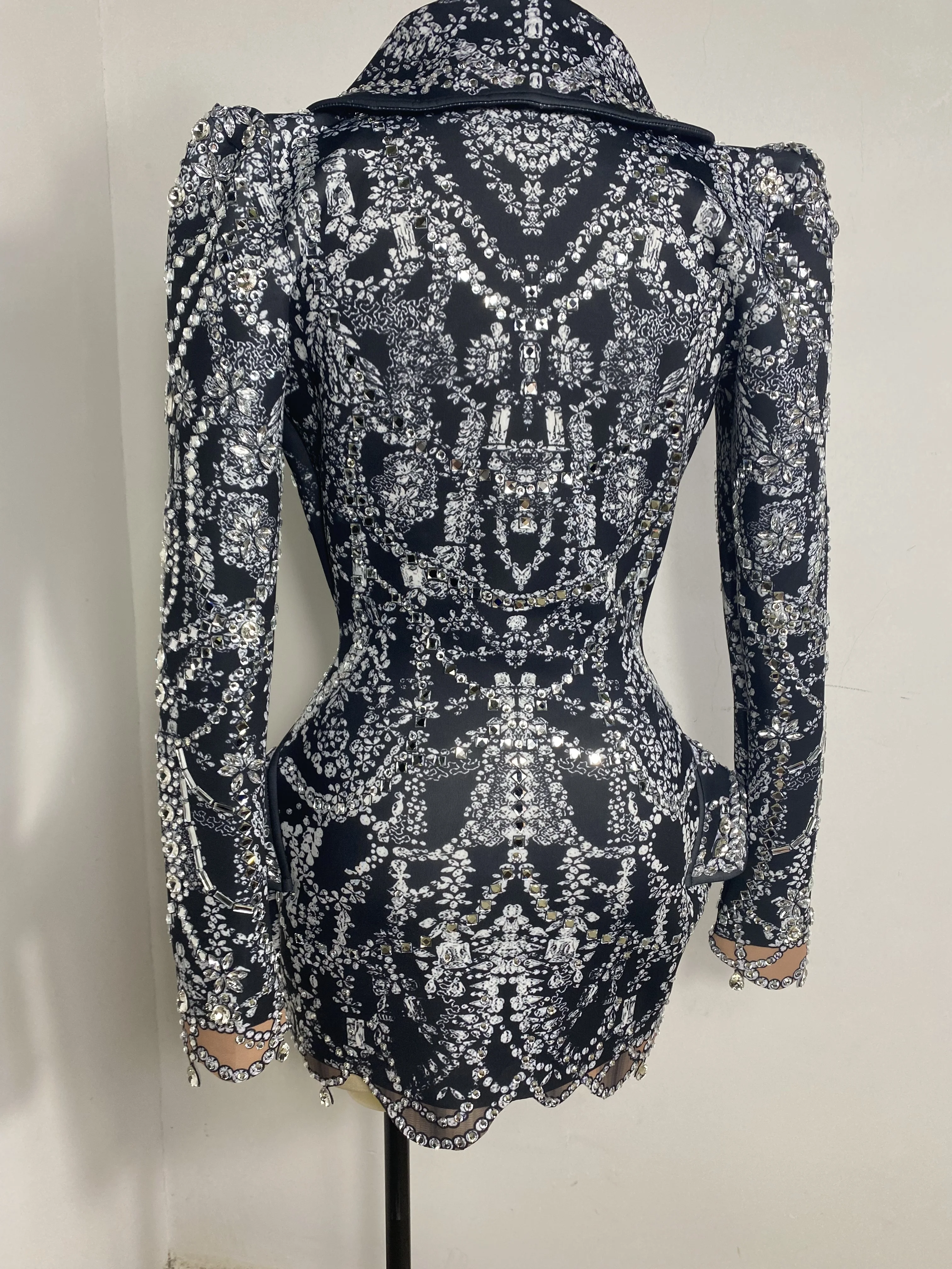 drag queen kostuum mode glitter kristal steentjes lange mouw jurk diepe v-hals zwart club feest verjaardag DS zanger show