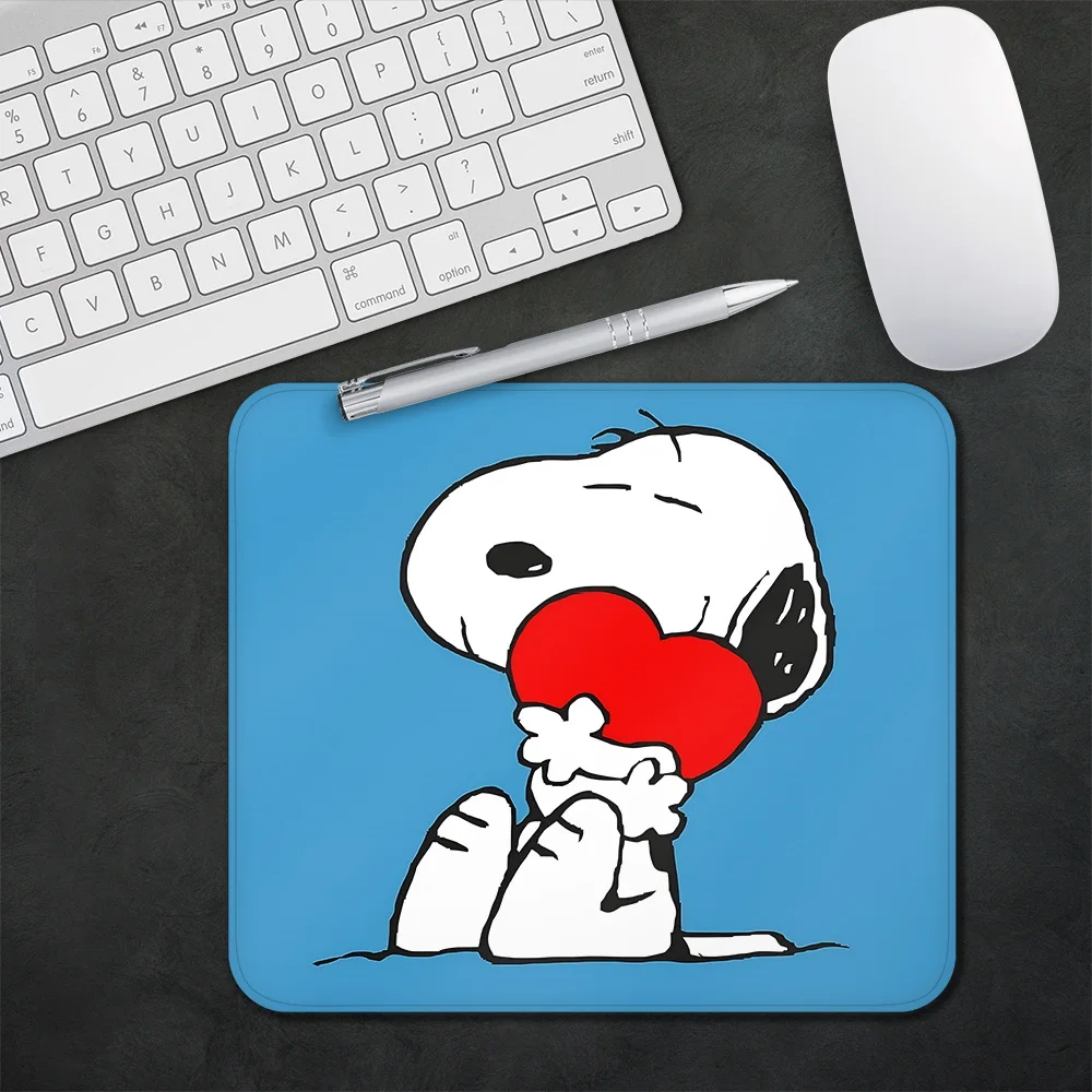 Cartoon niedlichen Snoopys Hund Gaming Mauspad xs kleines Mauspad für PC Gamer Desktop-Dekoration Büro Maus Matte Deskmat Teppich