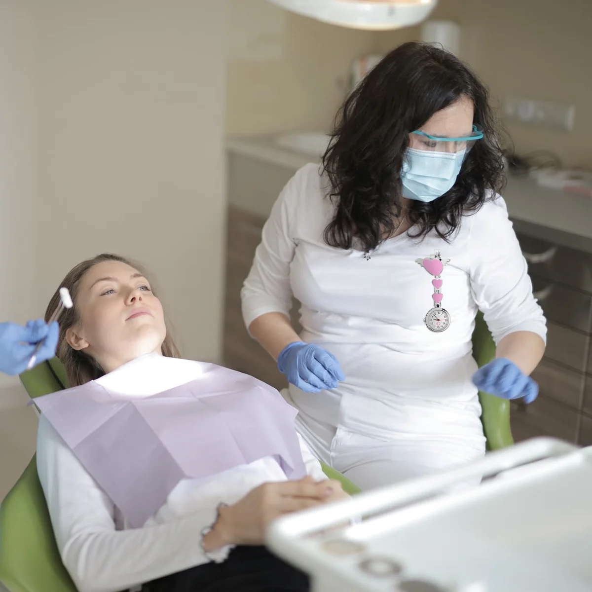 ساعة معلقة للممرضات باللون الوردي المتين، ساعة جيب للطبيب عملية وخفيفة الوزن، هدية شخصية معلقة على الموضة