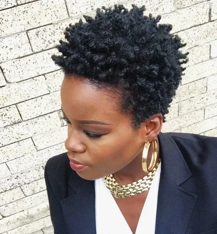 Trendy korte afro kinky krullende pixie-cut pruiken in zwart synthetisch haar voor Afrikaanse vrouwen, ideaal voor dagelijks gebruik