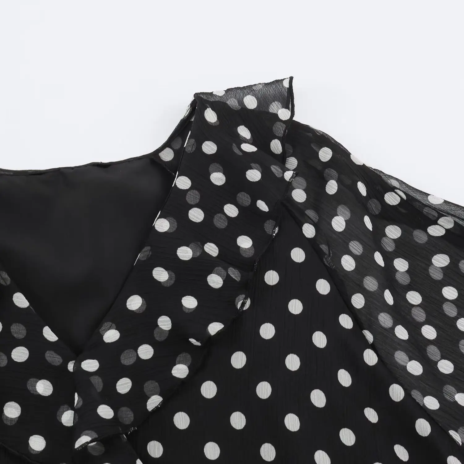 BSAY 2026 Herbst Vintage Polka Dot Damenbluse mit V-Ausschnitt, geschichtetem Rüschensaum, Laternenärmeln, Kordelzug am Ärmelbund und lässigem Schnitt – Detail 24