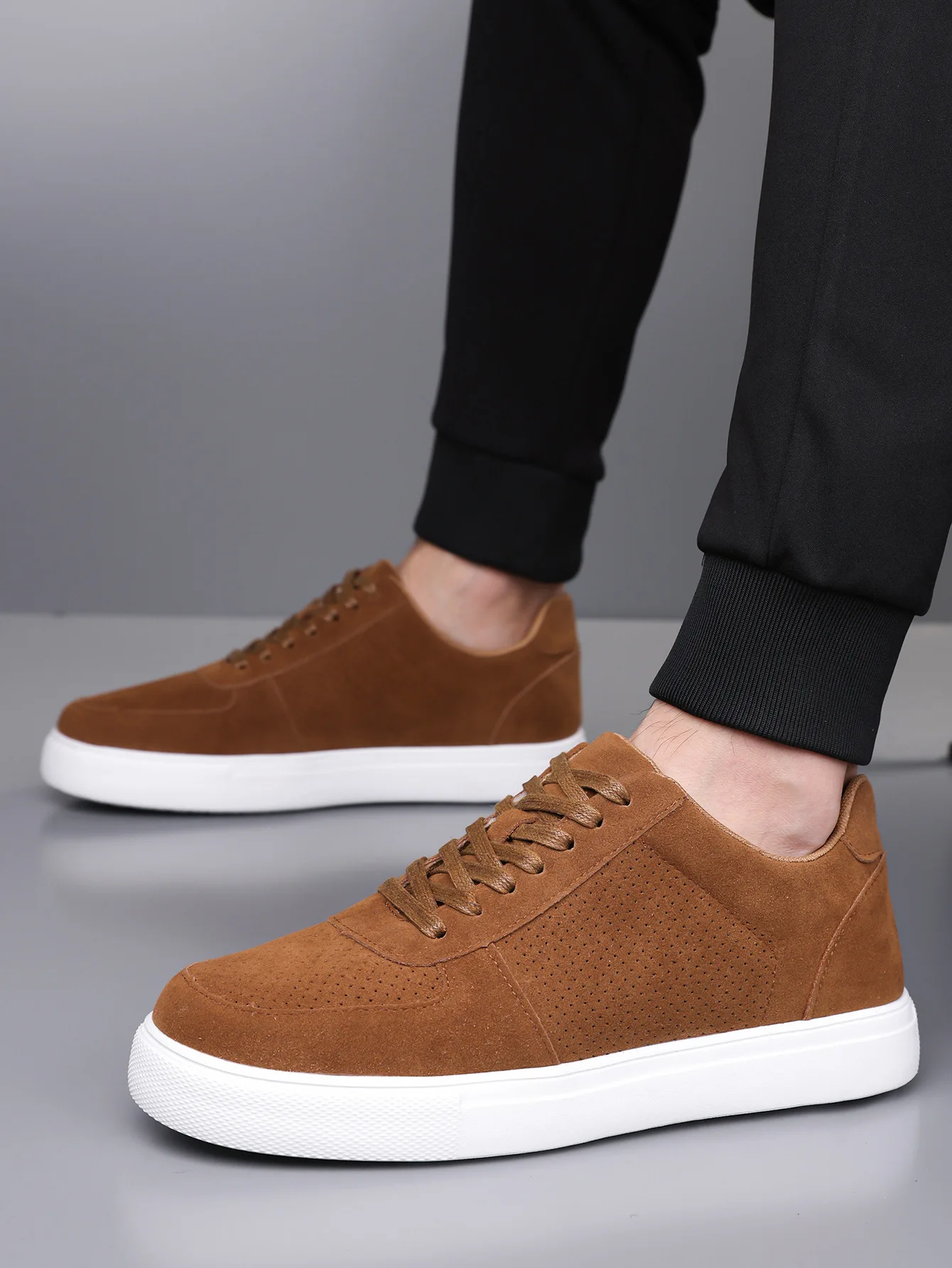 

Men's leather casual shoes, oversized matte leather sports shoes, comfortable and breathable