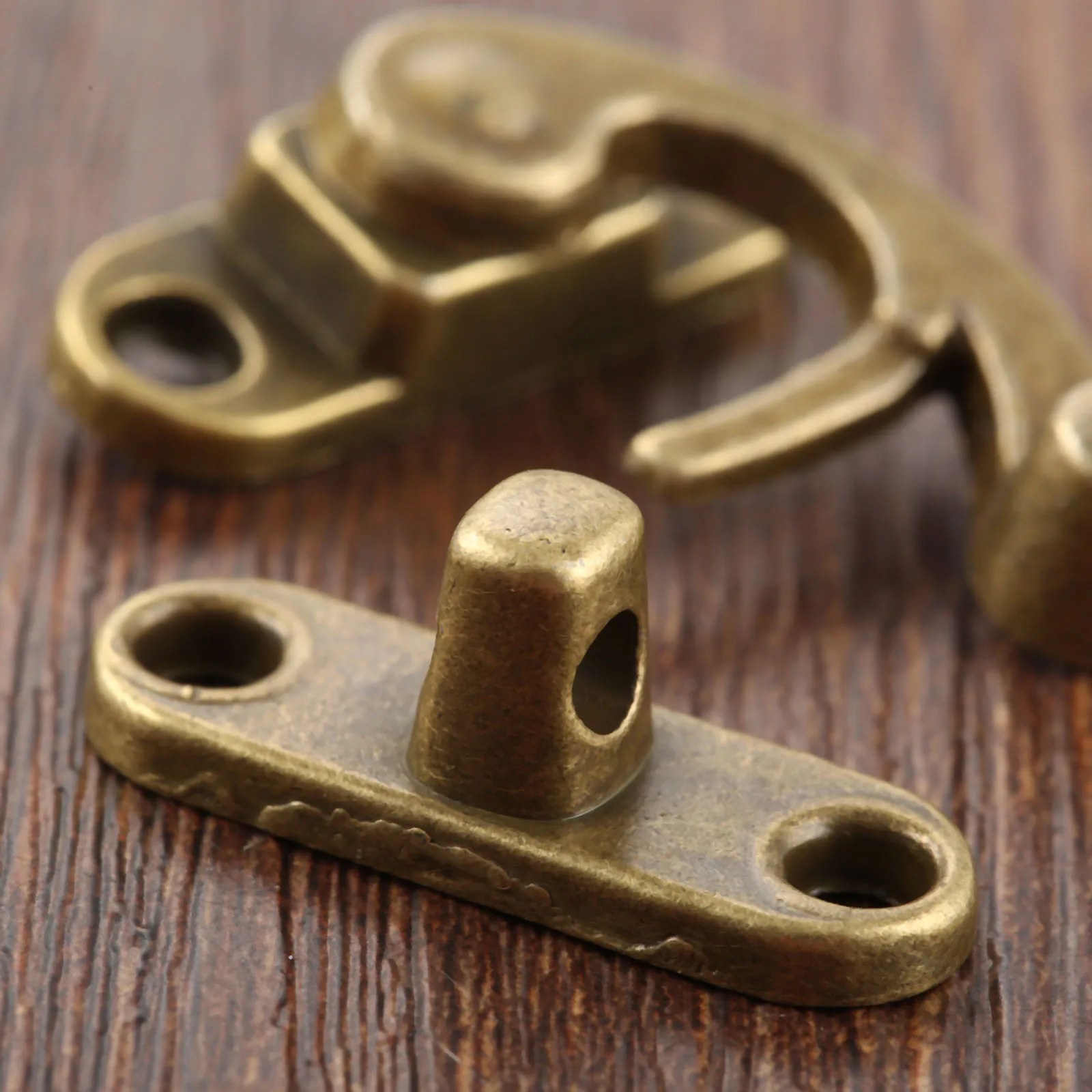 2pcs 29*33mm Vintage Box Latch Hasps Office Shop Home Hardware Accessories For Jewellery Chests Wooden Wine Boxes With Screws