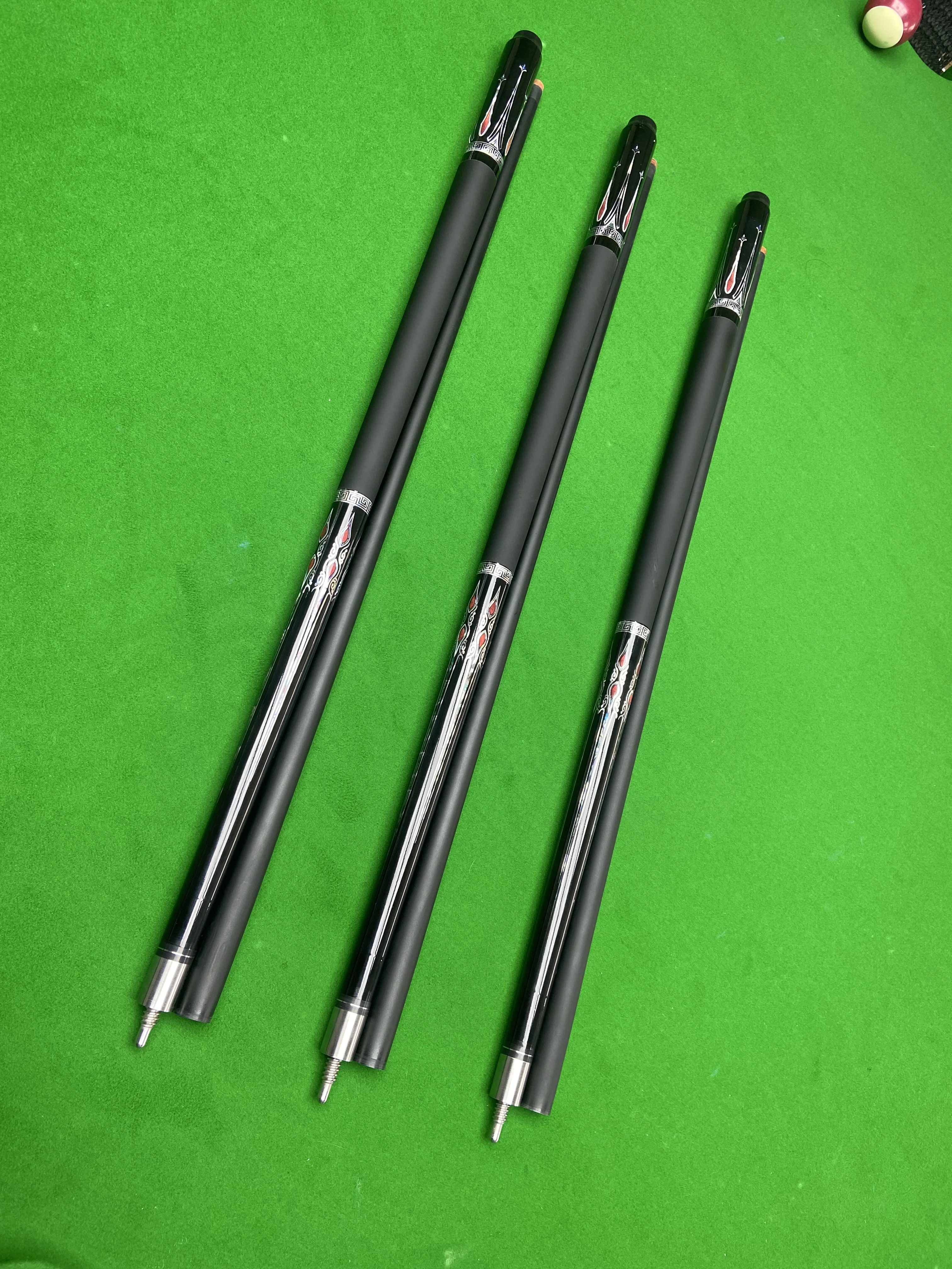 Professional 13mm Peacock Element Carbon Fiber Billiards Cue Stick for Nine Ball and Carom Billiards