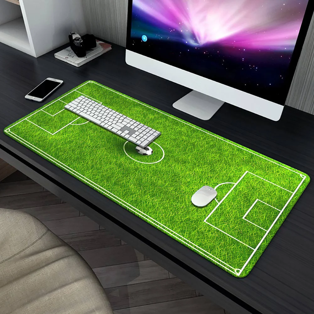 

Игровой коврик для мыши XXL с футбольным узором, 900x400 мм, нескользящая резиновая основа, прошитые края, настольный коврик, аксессуары для офиса и геймеров, 1 шт.