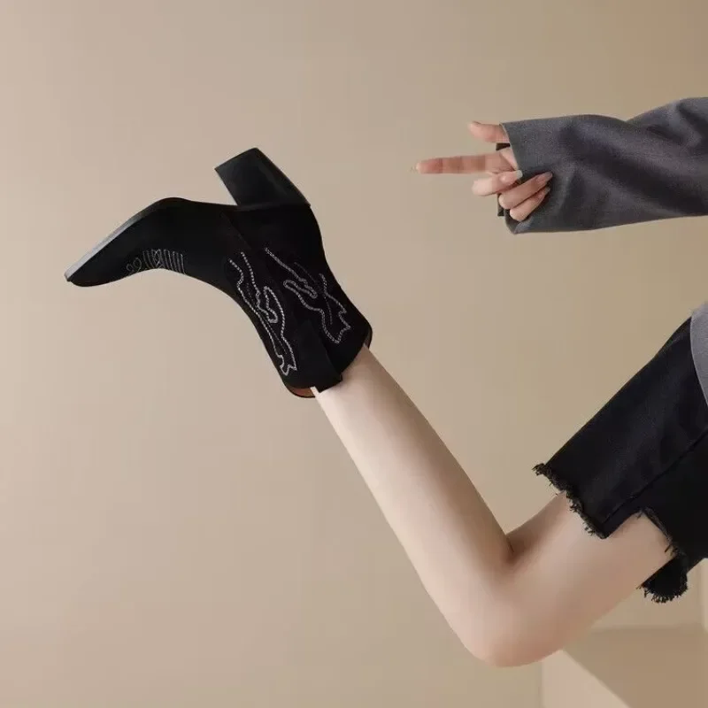 Cowboy Boots for Women 2023 Winter Fleece Women's Boots Fashion Pointed Toe Casual Nude Boots Classic Embossed Platform Boots