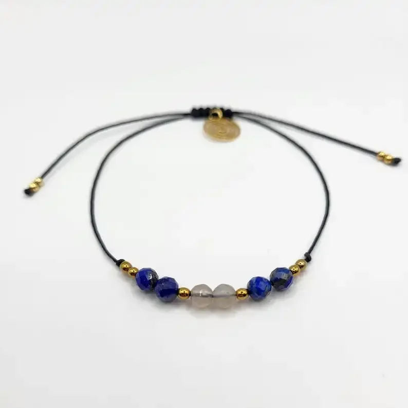 Minimalist bracelet on a thread of natural stones \