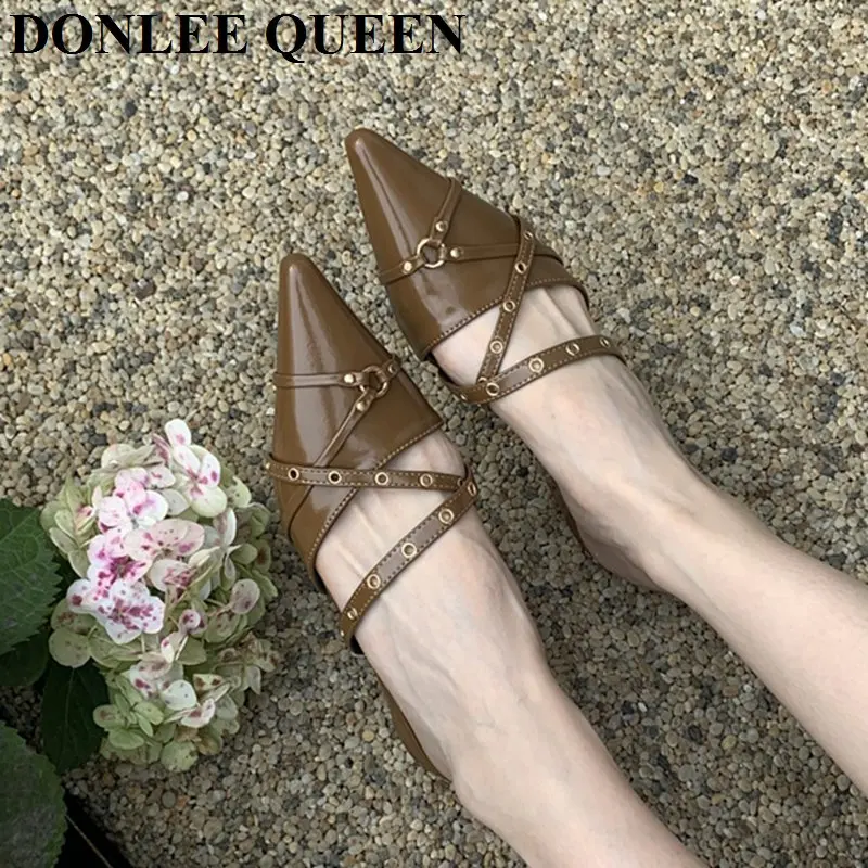 Fashion Pointed Toe Flat Heel Mules Shoes Women Closed Toe Outdoor Slippers Elegant Slide Narrow Band Sandal Brand Rivet Slipper