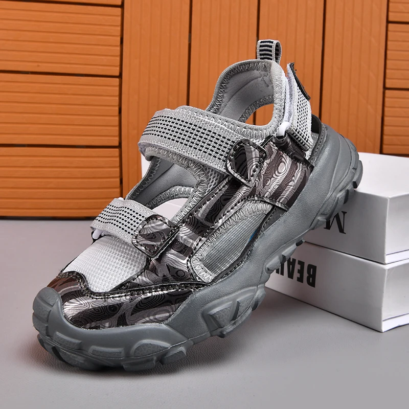 A pair of children's summer open-toe sandals with shock absorption and rebound functions, suitable for outdoor wear, YY-d020