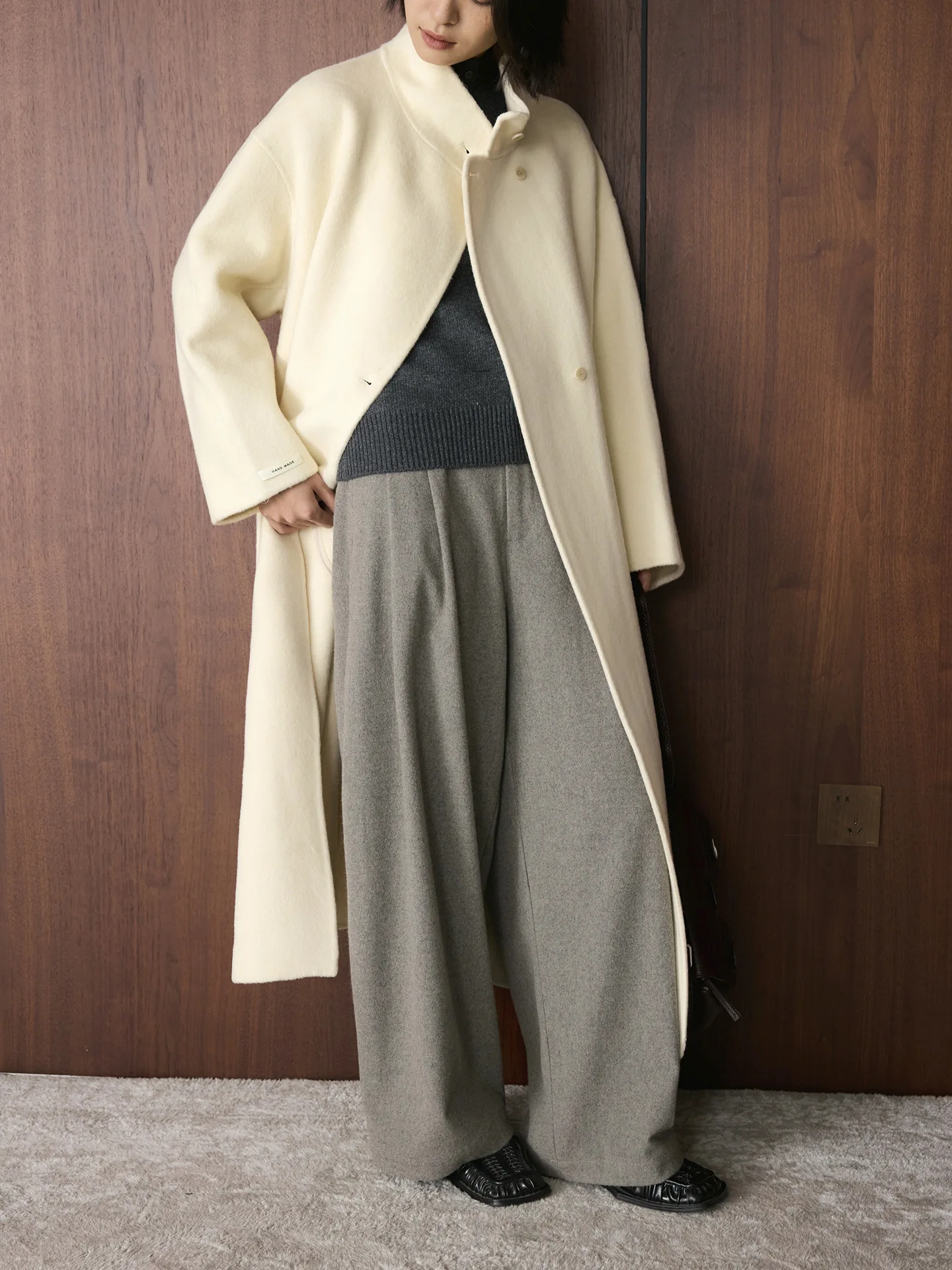 冬の新作韓国版シンプルでおしゃれなスタンドカラーのダブルウールコート、ウエストベルト付き、女性用暖かいジャケット