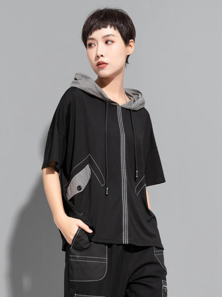 [EAM] Women Black Pockets Drawstring Big Size T-shirt New Loose Fit Hooded Short Sleeve Fashion Tide Spring Summer 2024 1DF4701