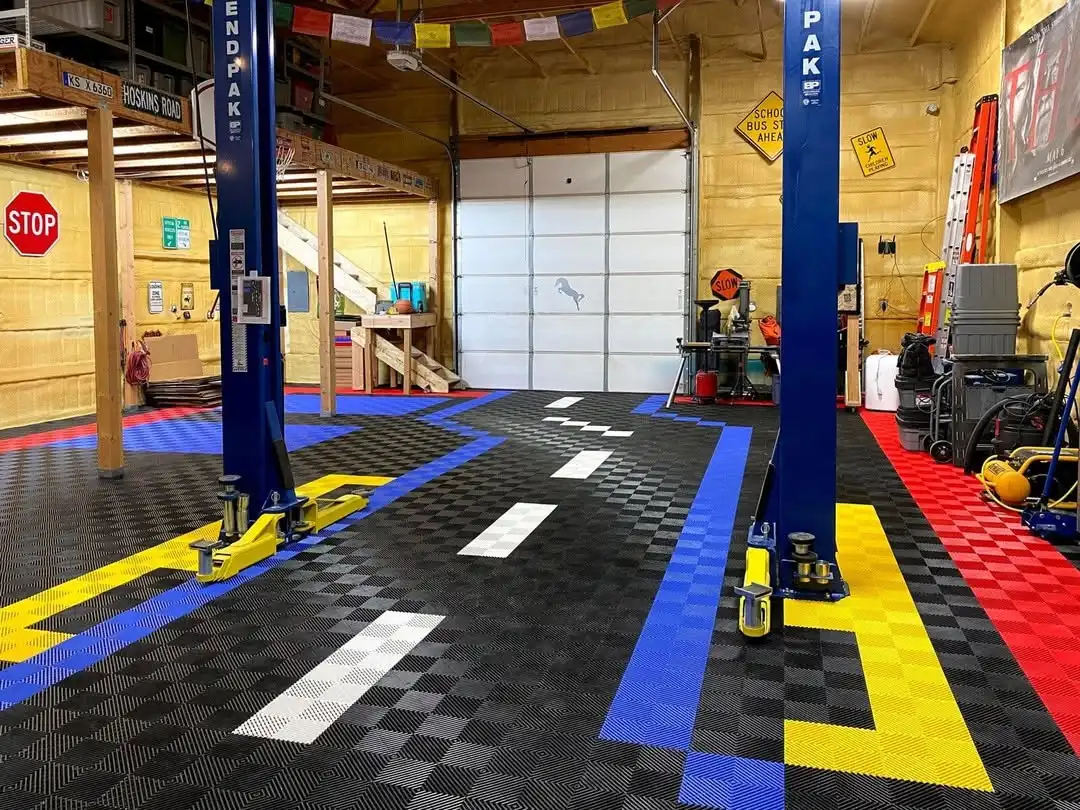 

Plastic Floor Tiles for Car Wash Auto Repair Workshop Click Locked System Garage Floor Tiles 40x40CM