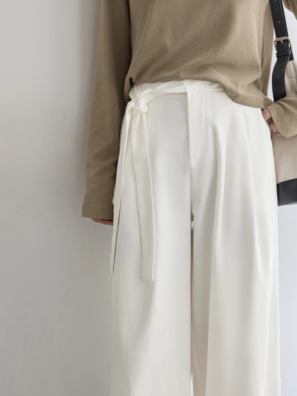 

HuiXi White Silk Loose Women's Casual Pants High Waist Belted Wide Leg Spring 2026 New Sle Versatile Comfortable Trousers