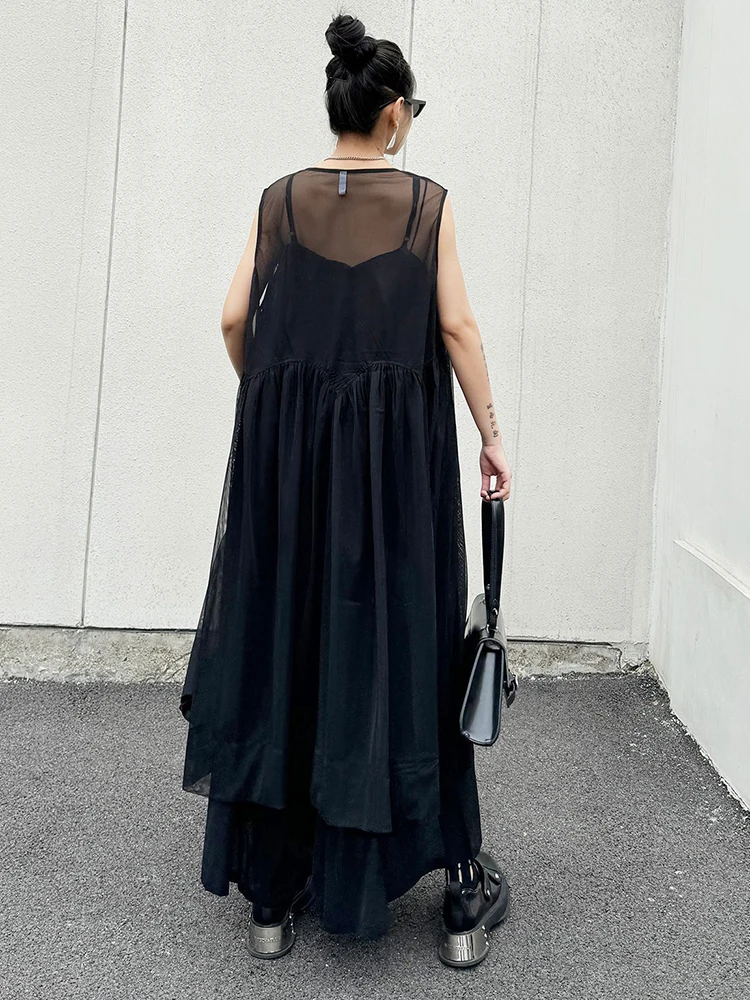 [EAM] Women Black Mesh Perspective Pleated Big Size Elegant Dress New Round Neck Sleeveless Fashion Spring Summer 2024  1DH5841