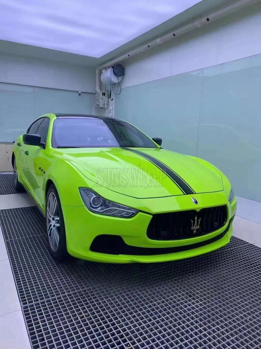 

Apple Green Car Wrap Vinyl Roll PET Material High Glossy Finish for Auto Body Full Vehicle Partial DIY Installation 5x59ft/roll