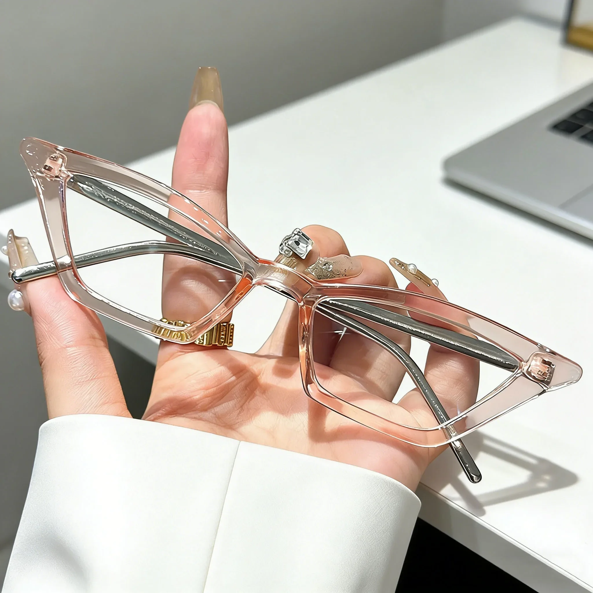 2026 New Fashionable Personalized Triangle Cat Eyes Women's Reading Glasses Retro Neutral High Quality Anti Blue Light Glasses