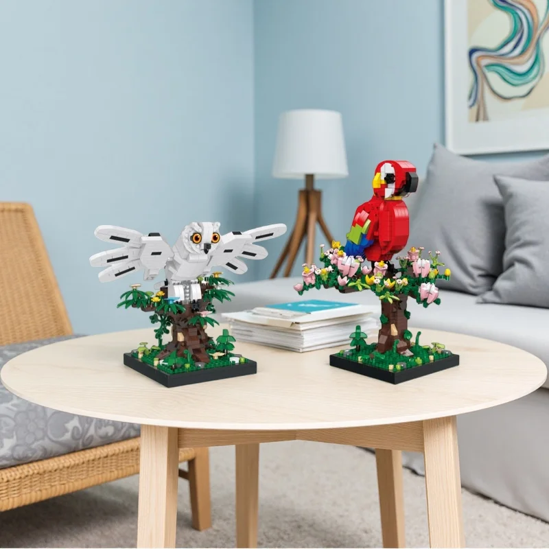 

Набор строительных блоков «Партия строителей» (700+ деталей): Декоративная фигурка попугая и совы, развивающая игрушка для сборки и украшения дома, праздничный подарок (без коробки)