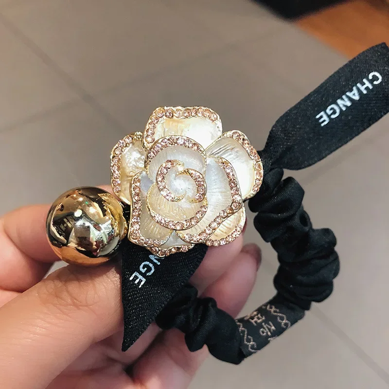 

Korean New Retro Camellia Flower Flashing Diamond Hair Ties Rope for Girl Petals Mawei Balls Ornament Accesspries