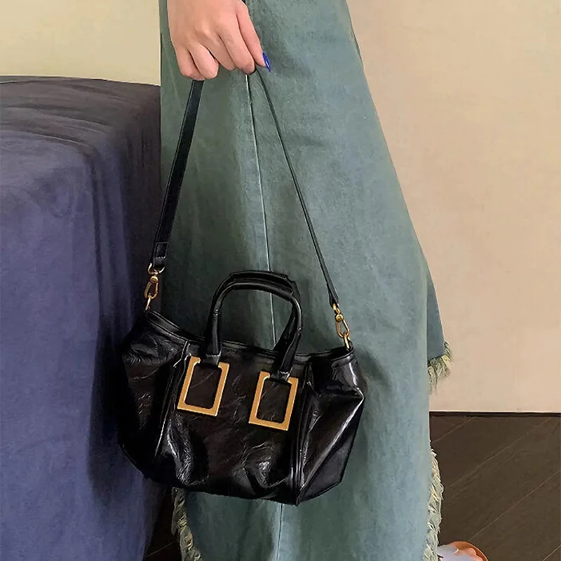

2025 new female fashion faux leather off-road bag French retro commuter luxury designer high quality round handbag shoulder bag