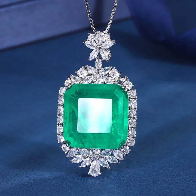 brand genuine Luxury real jewels 2023 New Bronze Plated Style Imitation Emerald Palaiba 18 * 18 Elegant Charm Pendant Necklace h