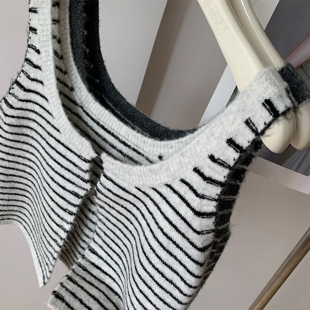 الكورية نمط مخطط محبوك سترة المرأة 2025 الخريف المألوف U الرقبة زرين أكمام ملابس خارجية سترة الإناث تانك القمم #4
