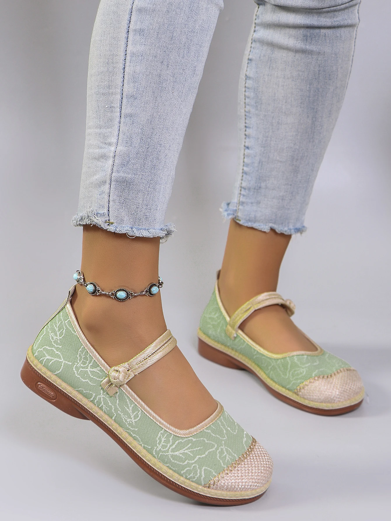 Spring New Women\'s Casual Sports Shoes Comfortable, Breathable, Lightweight, Wear resistant Lazy Shoes, Soft soled Flat Shoes