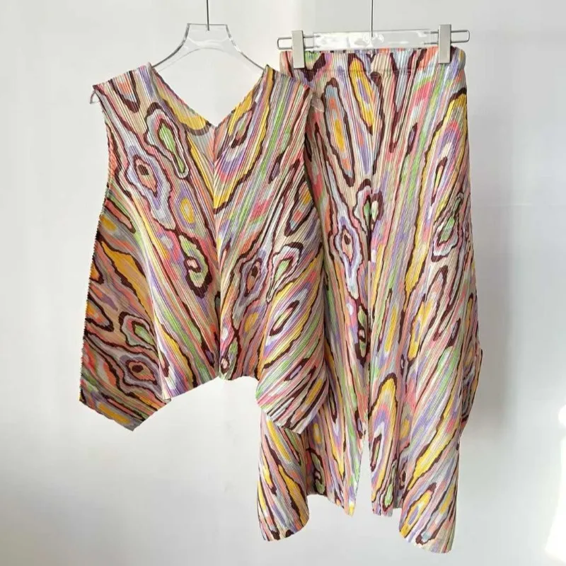 

Комплект Miyake: плиссированная футболка без рукавов и модные широкие брюки с принтом, большие размеры, эластичные, для женщин, коллекция Лето 2026, для отдыха