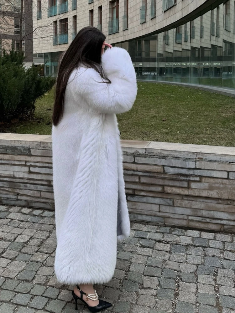 سترات شتوية جديدة لعام 2025 معطف أبيض طويل ملابس خارجية أنيقة Y2k طية صدر السترة فضفاضة تناسب كل مباراة سترة سميكة ودافئة من الفرو الصناعي للنساء