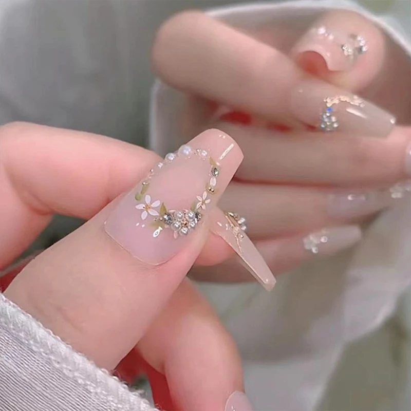 20 Stück Mini-Blumen für Frühlings- und Sommernägel, elegante Perlen-Blumen-Charms für Nagelkunst, kleine Legierungs-Blütenblatt-Charms mit Perlen