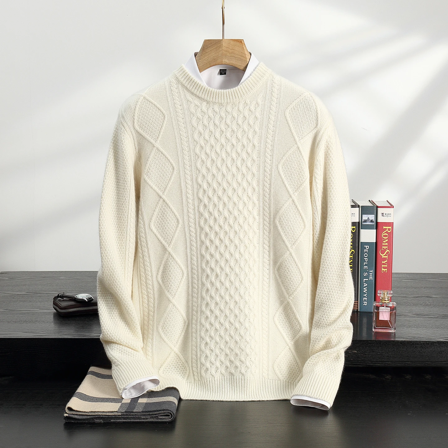 Retro twist pattern 100% cashmere sweater men's round neck three-ply padded pullover cashmere jacket to keep warm.