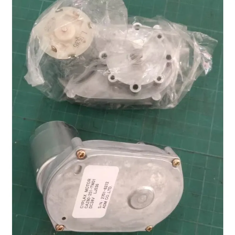 New CYPLAX Motor 24 Volt DC.CAZ60-251-TW01 DC24V LJ536