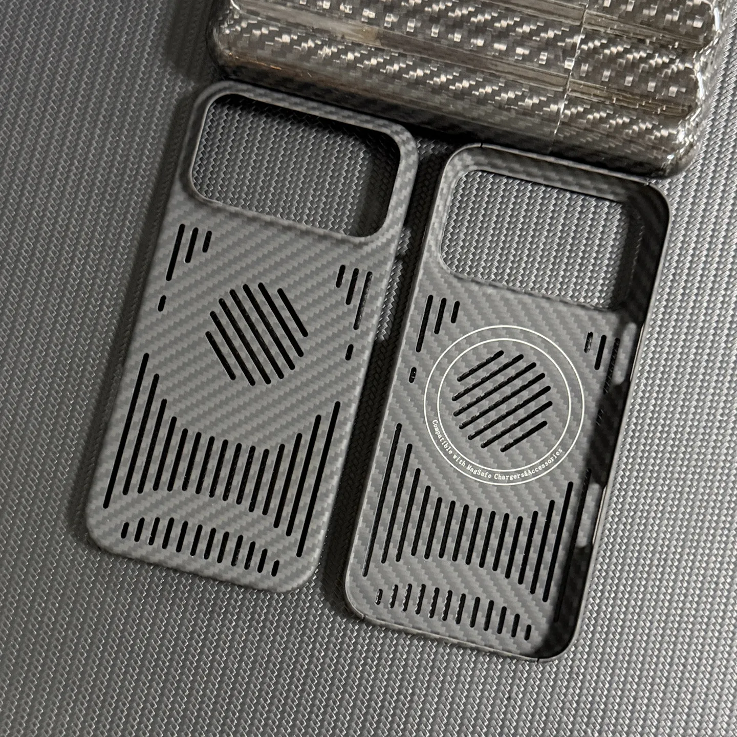 New Style Hollowed-Out Aramid Kevlar Case for iPhone 18Pro 17ProMax Carbon Fiber Breathable Cover for Apple iPhone17 18 ProMax