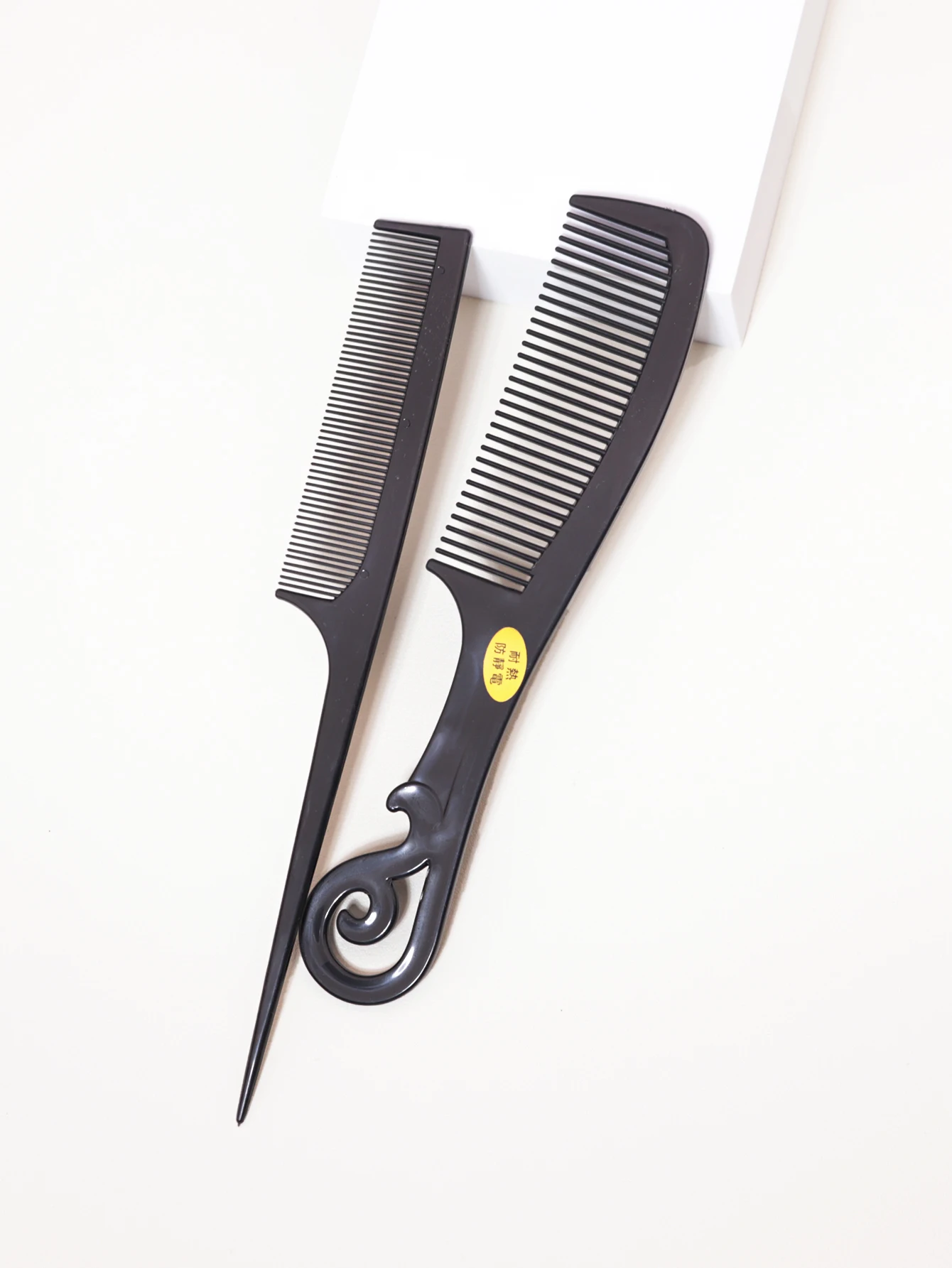 

Набор из 2 черных утолщенных пластиковых гребней с широкими зубцами, остроконечная расческа для хвоста, расческа для инструментов для прически, специально для париков из натуральных волос