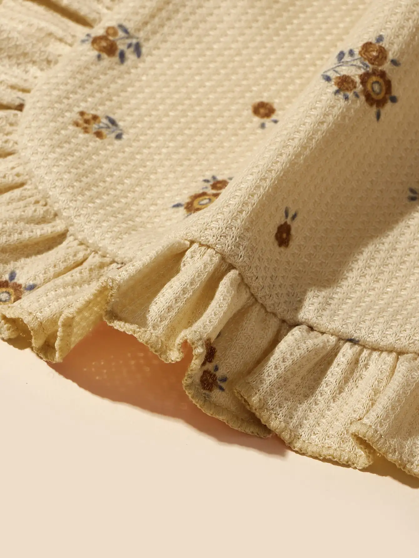 1pc Ruffled Edge Flower Pattern Baby Bib, Breathable & Soft