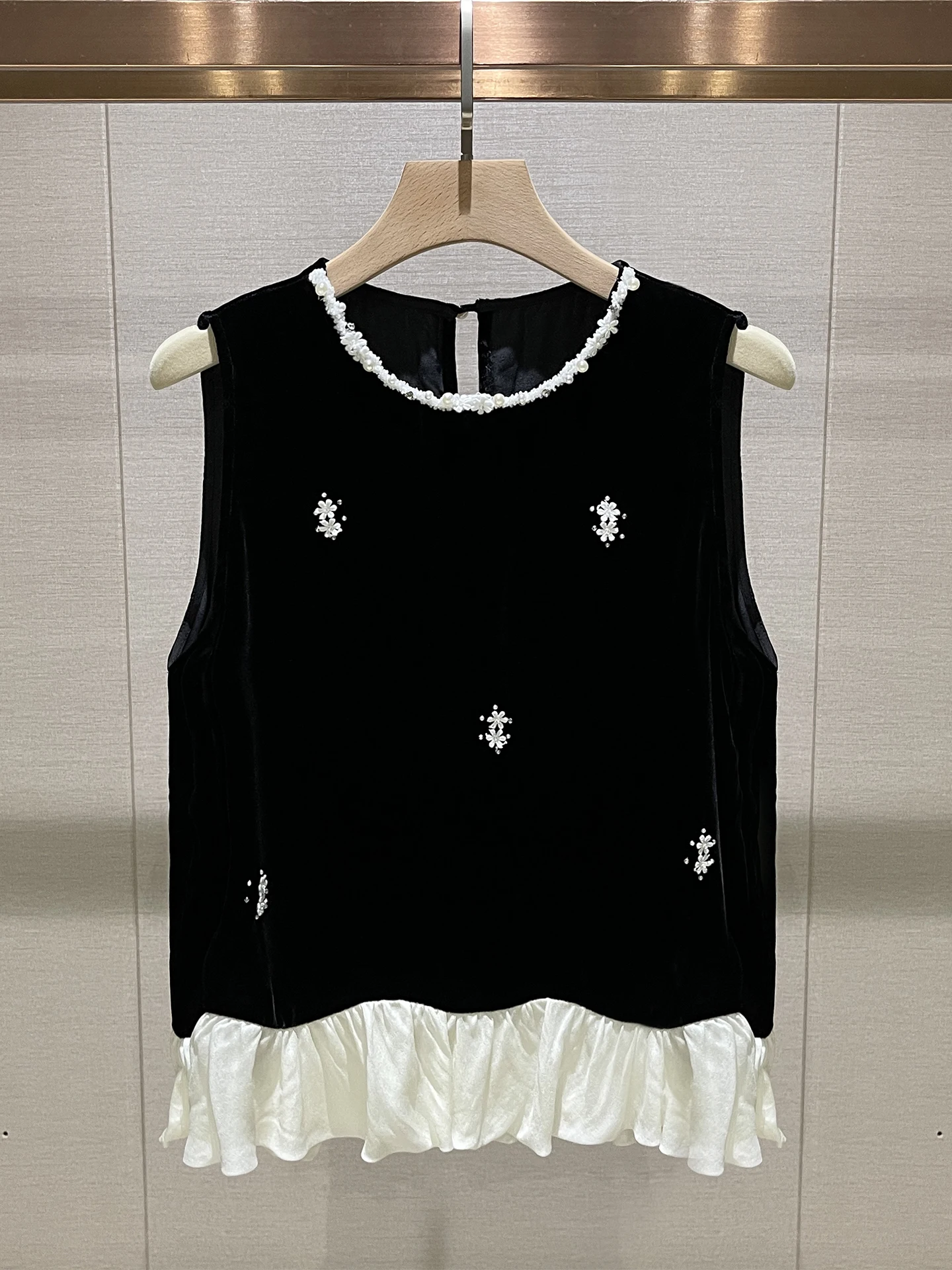 

Ele Velvet Vest Women's Casual Top Heavy Embelliment Lace Trim round Ne Svel Inner Wear Bla Color for Autumn