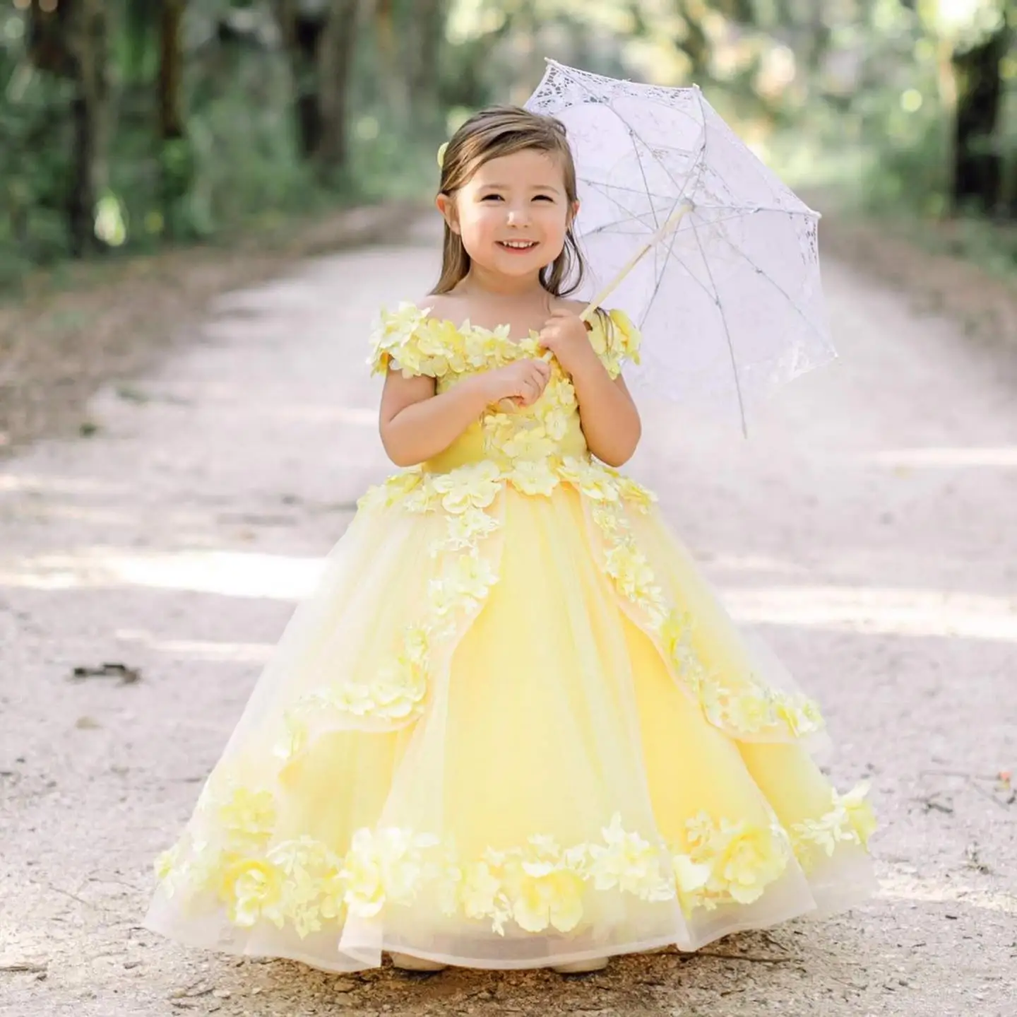 Abiti da ragazza di fiore gonfi gialli per matrimoni Applicazioni floreali con volant Abito da ballo per bambina per abiti da prima comunione per servizio fotografico