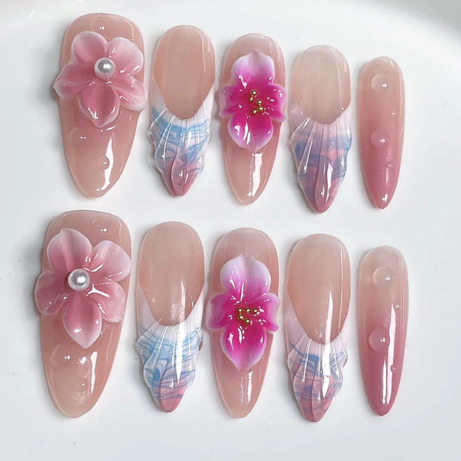 ทําด้วยมือกดบนเล็บ 3D Gradient แกะสลักดอกไม้ตกแต่งเล็บปลอม 10pcs Stick บนเล็บแฟชั่นยาวชี้อัลมอนด์เล็บปลอม