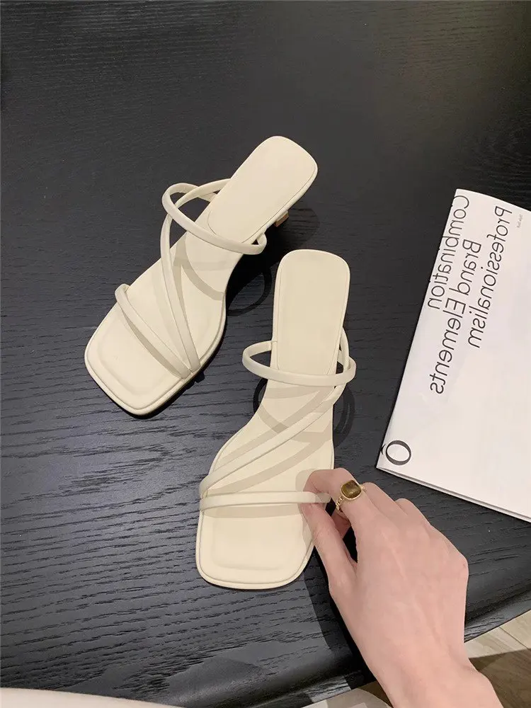 Rubber Flip Flops Slippers Women Summer Female Shoes Square heel Luxury Slides Low Hawaiian 2024 Beach Block Soft Designer Fabri